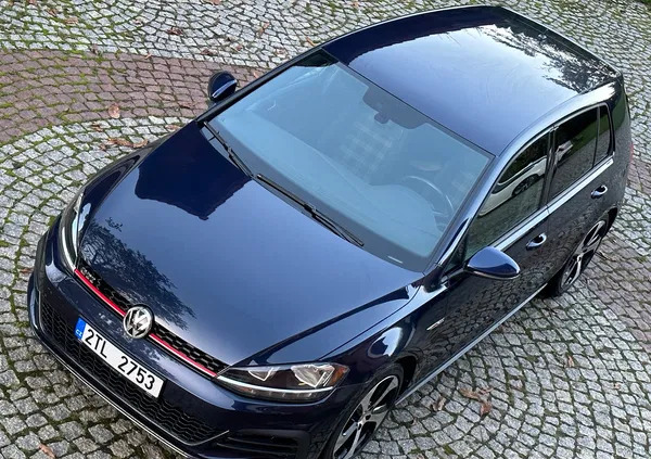 samochody osobowe Volkswagen Golf cena 98277 przebieg: 42700, rok produkcji 2019 z Rawicz